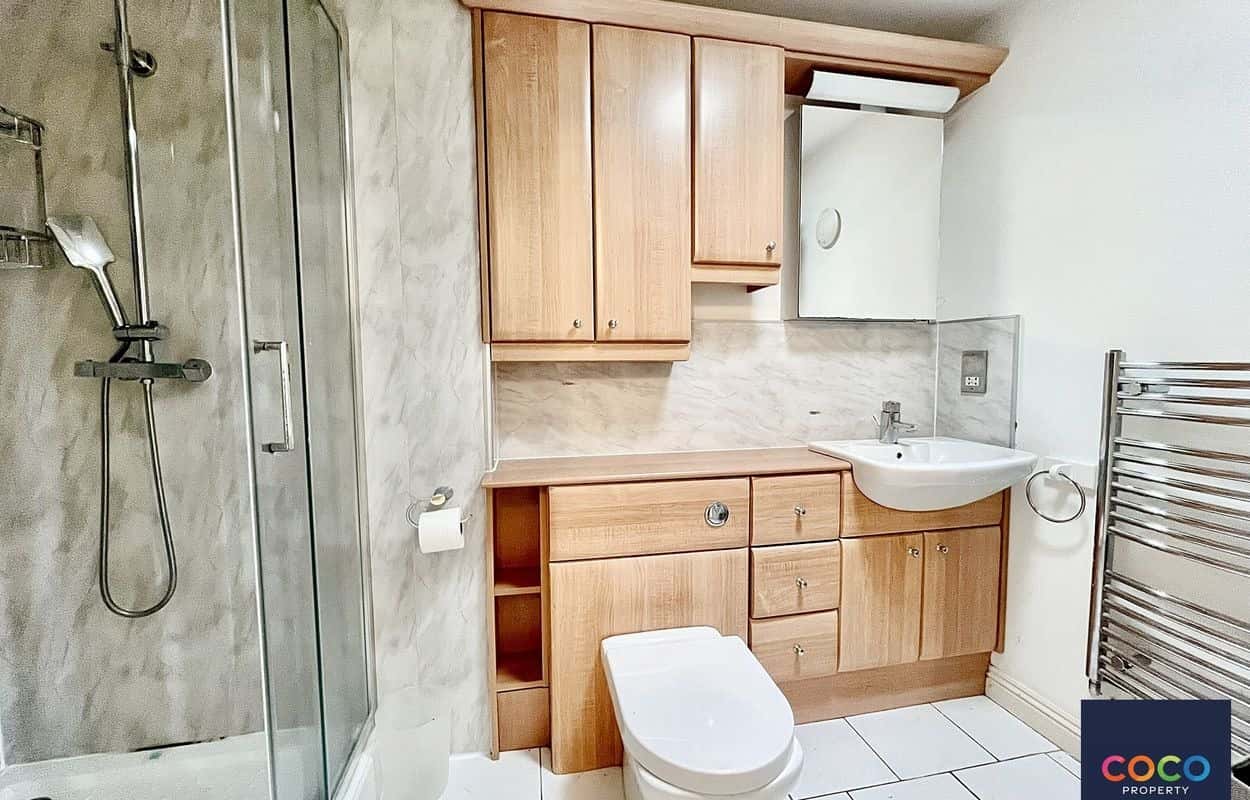 Stunning Duplex Penthouse with Sea Views & Lift Access, Weymouth Property image 8
