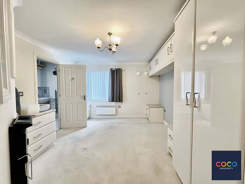 Stunning Duplex Penthouse with Sea Views & Lift Access, Weymouth Property image 5
