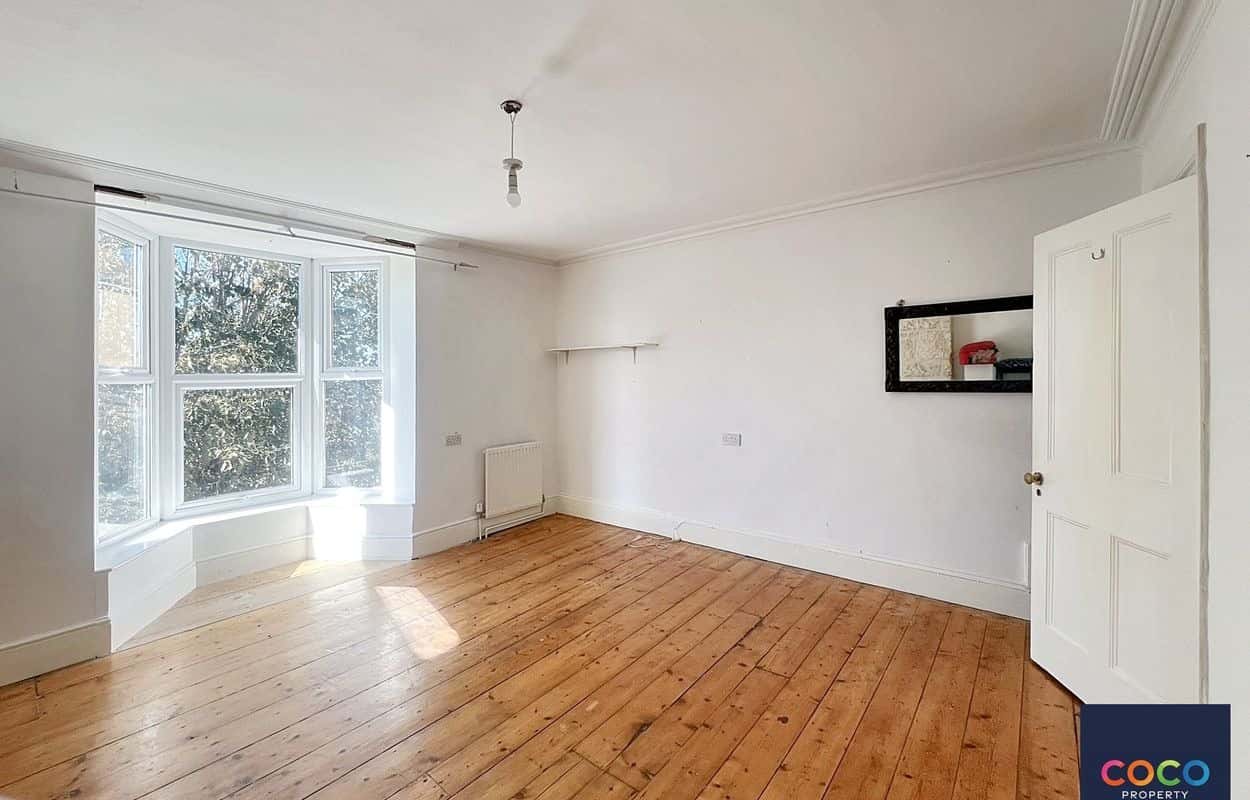Panoramic Sea Views: Versatile 4 Bed House in Portland Property image 5