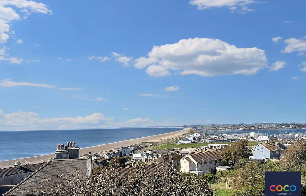 Panoramic Sea Views: Versatile 4 Bed House in Portland Property image 3
