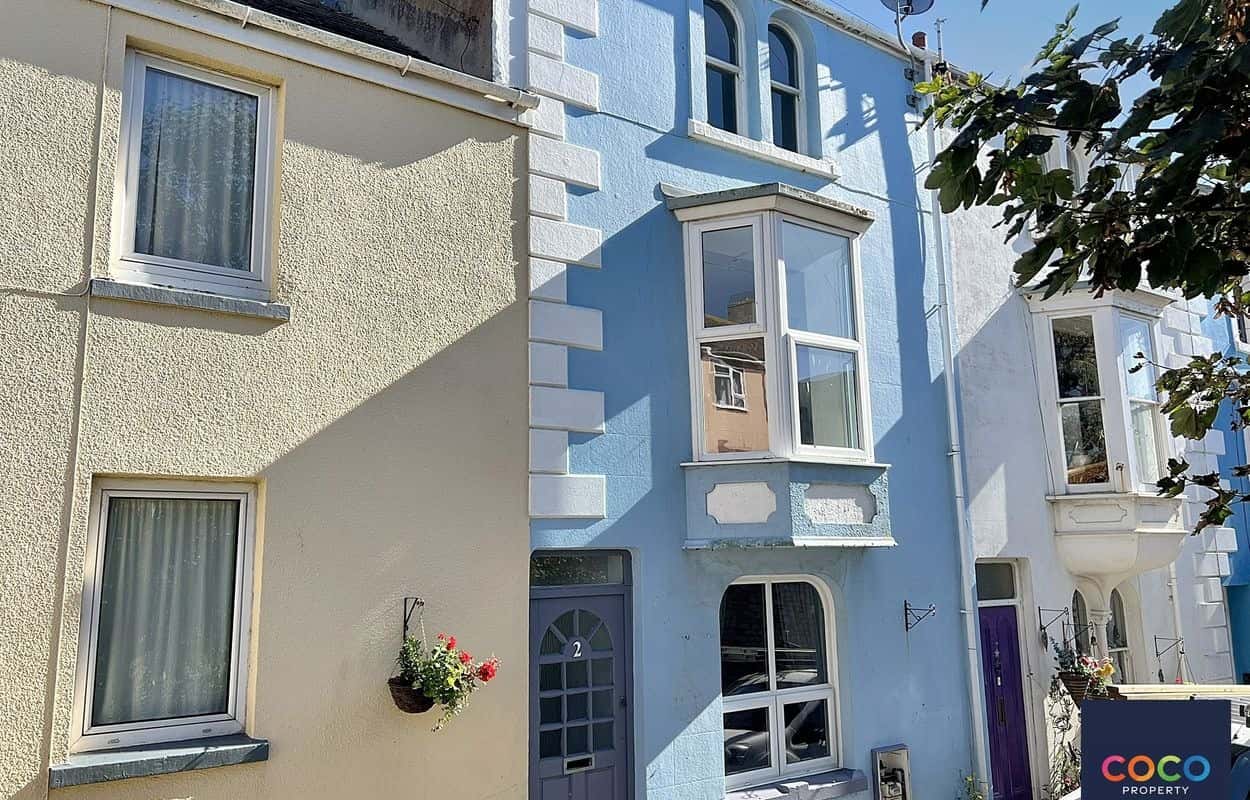 Panoramic Sea Views: Versatile 4 Bed House in Portland Property image 1