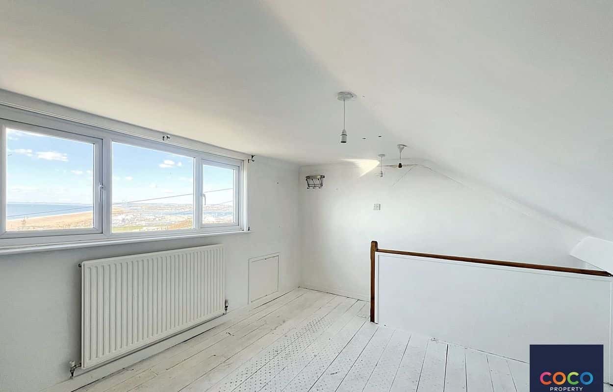 Panoramic Sea Views: Versatile 4 Bed House in Portland Property image 8