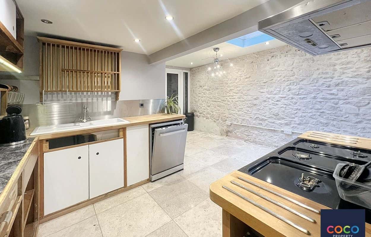 Panoramic Sea Views: Versatile 4 Bed House in Portland Property image 16