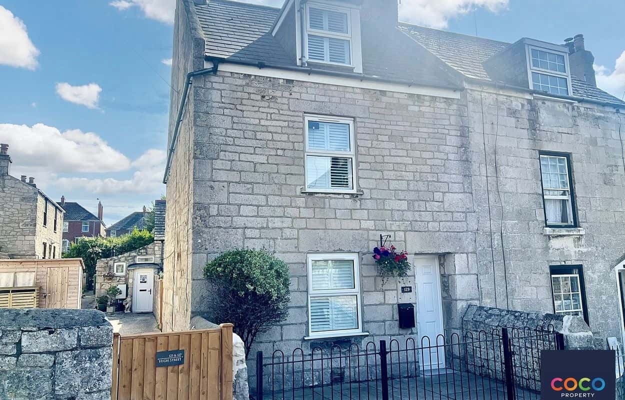Charming 3-Bed House in Fortuneswell with Sea Views & Courtyard Property image 1