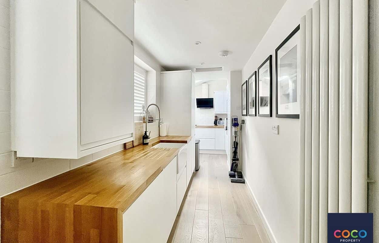 Charming 3-Bed House in Fortuneswell with Sea Views & Courtyard Property image 6