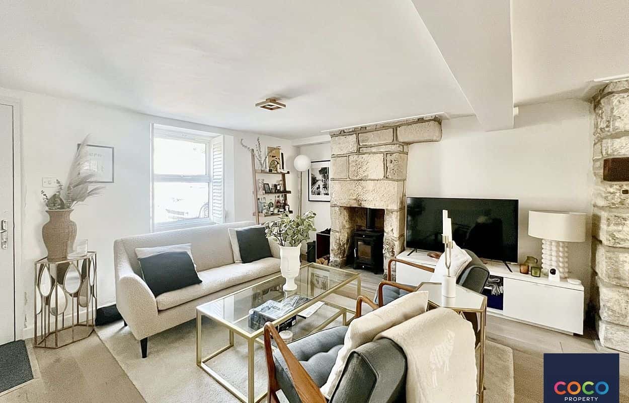 Charming 3-Bed House in Fortuneswell with Sea Views & Courtyard Property image 9