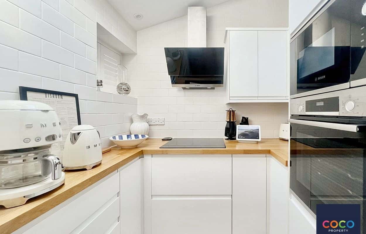 Charming 3-Bed House in Fortuneswell with Sea Views & Courtyard Property image 7