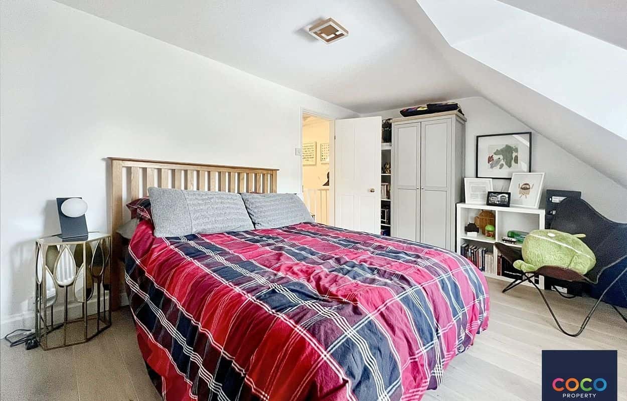 Charming 3-Bed House in Fortuneswell with Sea Views & Courtyard Property image 8