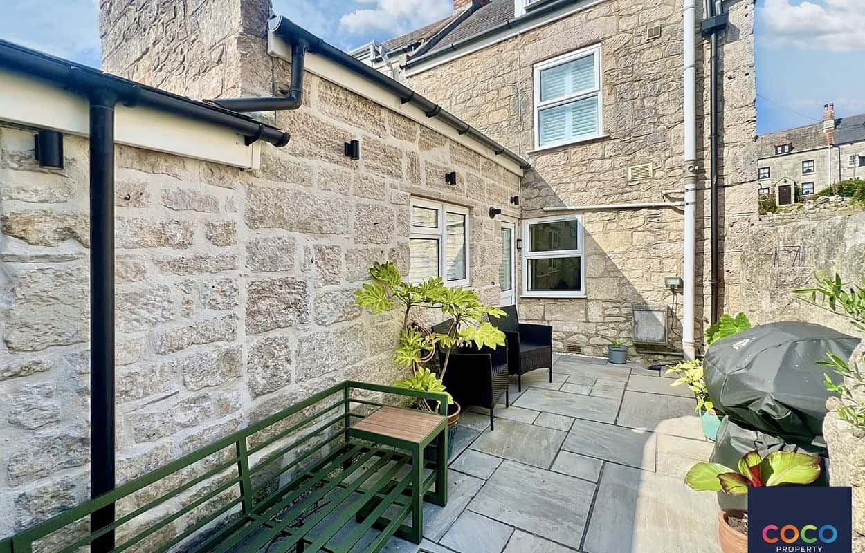 Charming 3-Bed House in Fortuneswell with Sea Views & Courtyard Property image 12