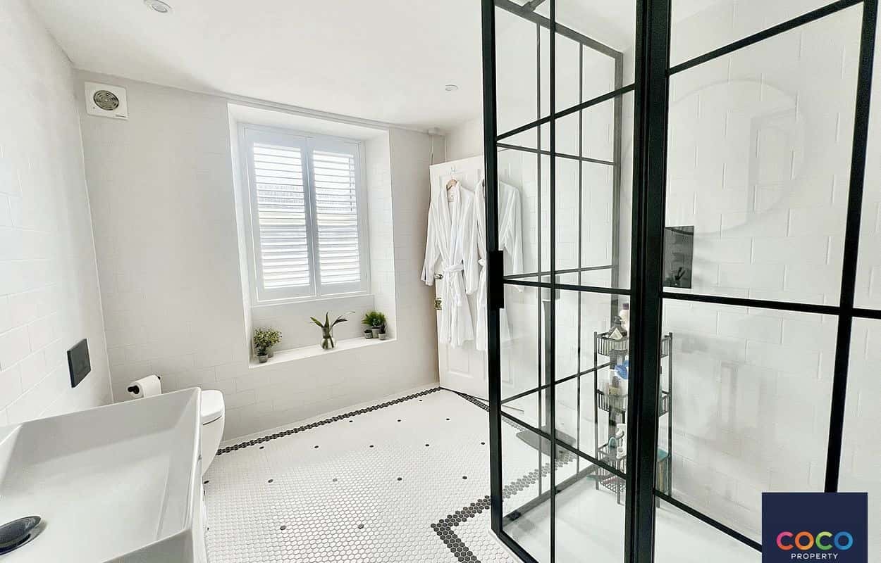Charming 3-Bed House in Fortuneswell with Sea Views & Courtyard Property image 15