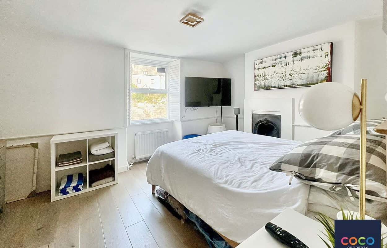 Charming 3-Bed House in Fortuneswell with Sea Views & Courtyard Property image 19