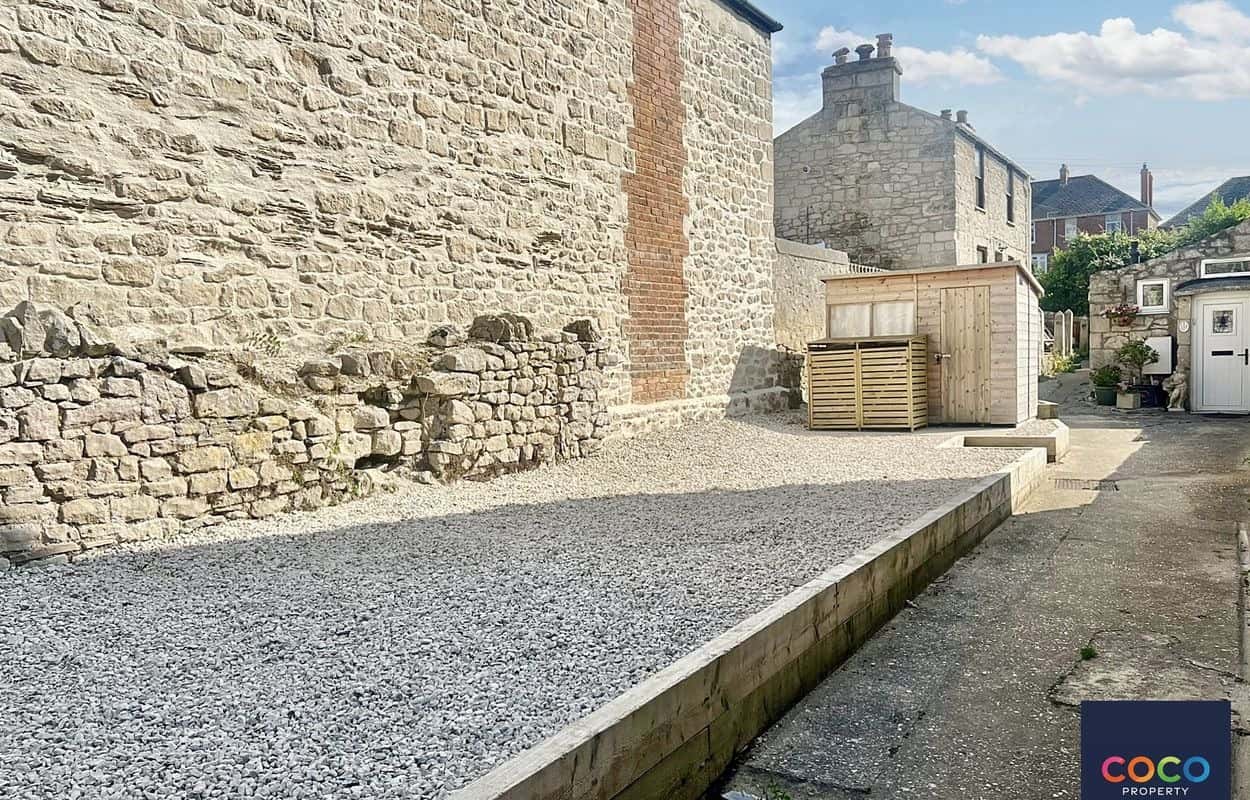 Charming 3-Bed House in Fortuneswell with Sea Views & Courtyard Property image 21