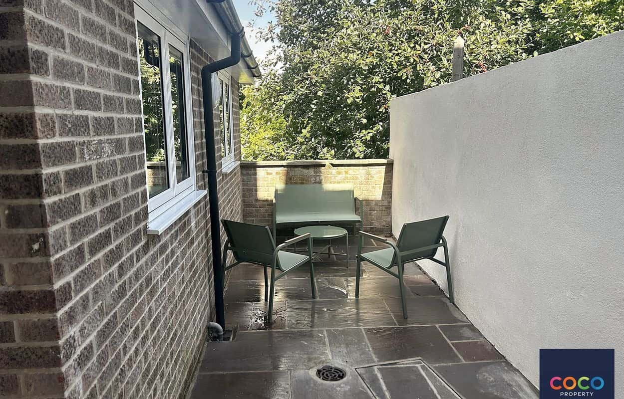 Stylish Ground Floor Ensuite Room in Shared Home, Dorset Property image 6