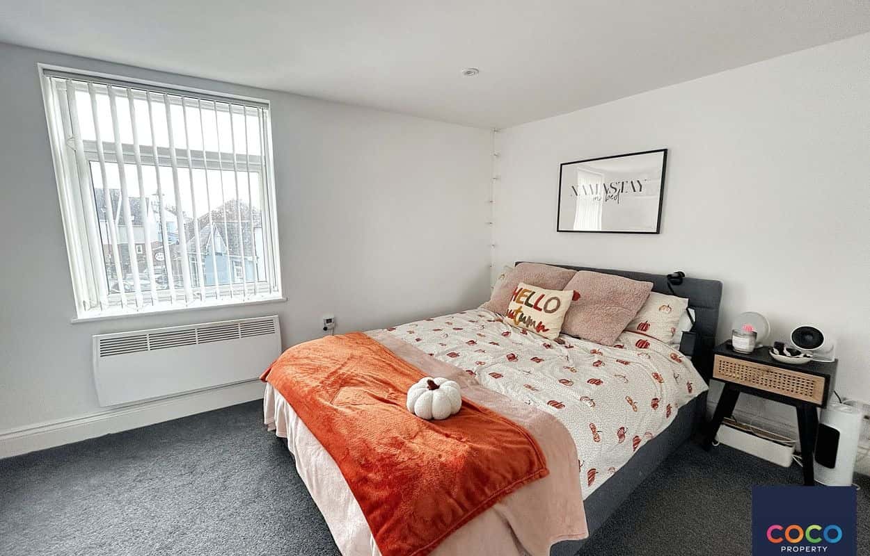 Charming 1-Bed Flat in Weymouth, Near Chesil Beach - Long Term Let Property image 2