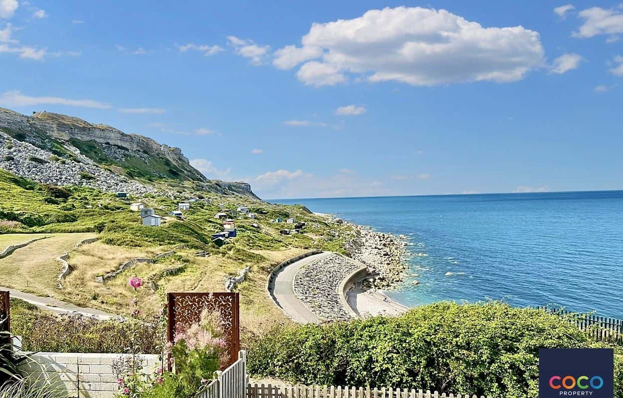 Stunning 3 Bed House to Let in Portland with Sea Views & Balcony Property image 3