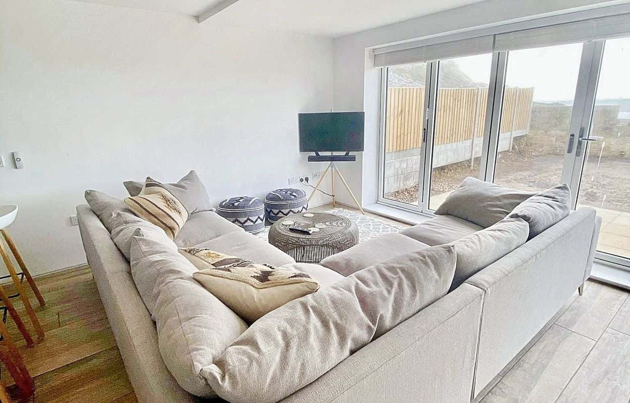 Stunning 3 Bed House to Let in Portland with Sea Views & Balcony Property image 16