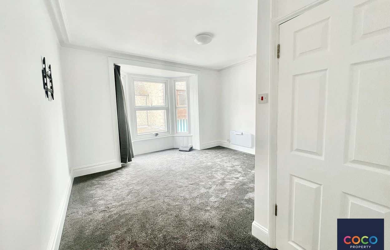 Charming Studio Apartment with Sea Views in Fortuneswell Property image 4