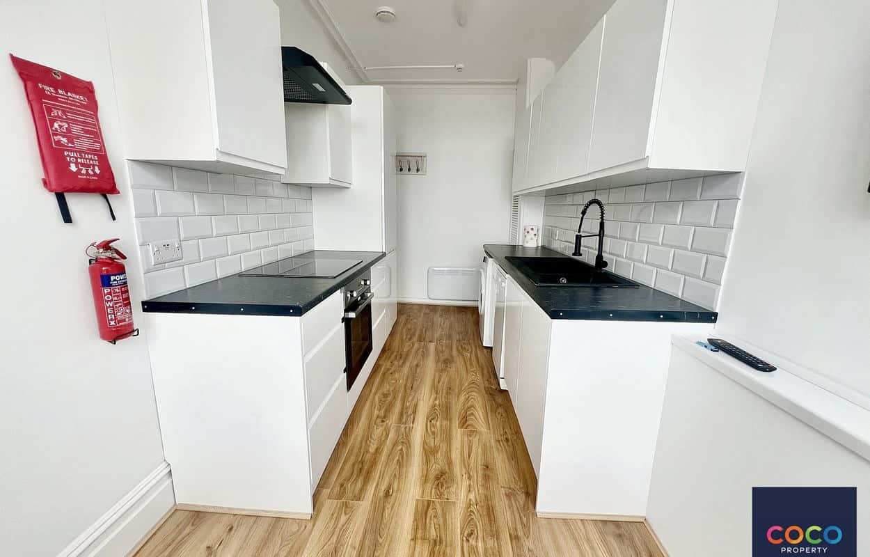 Charming Studio Apartment with Sea Views in Fortuneswell Property image 2