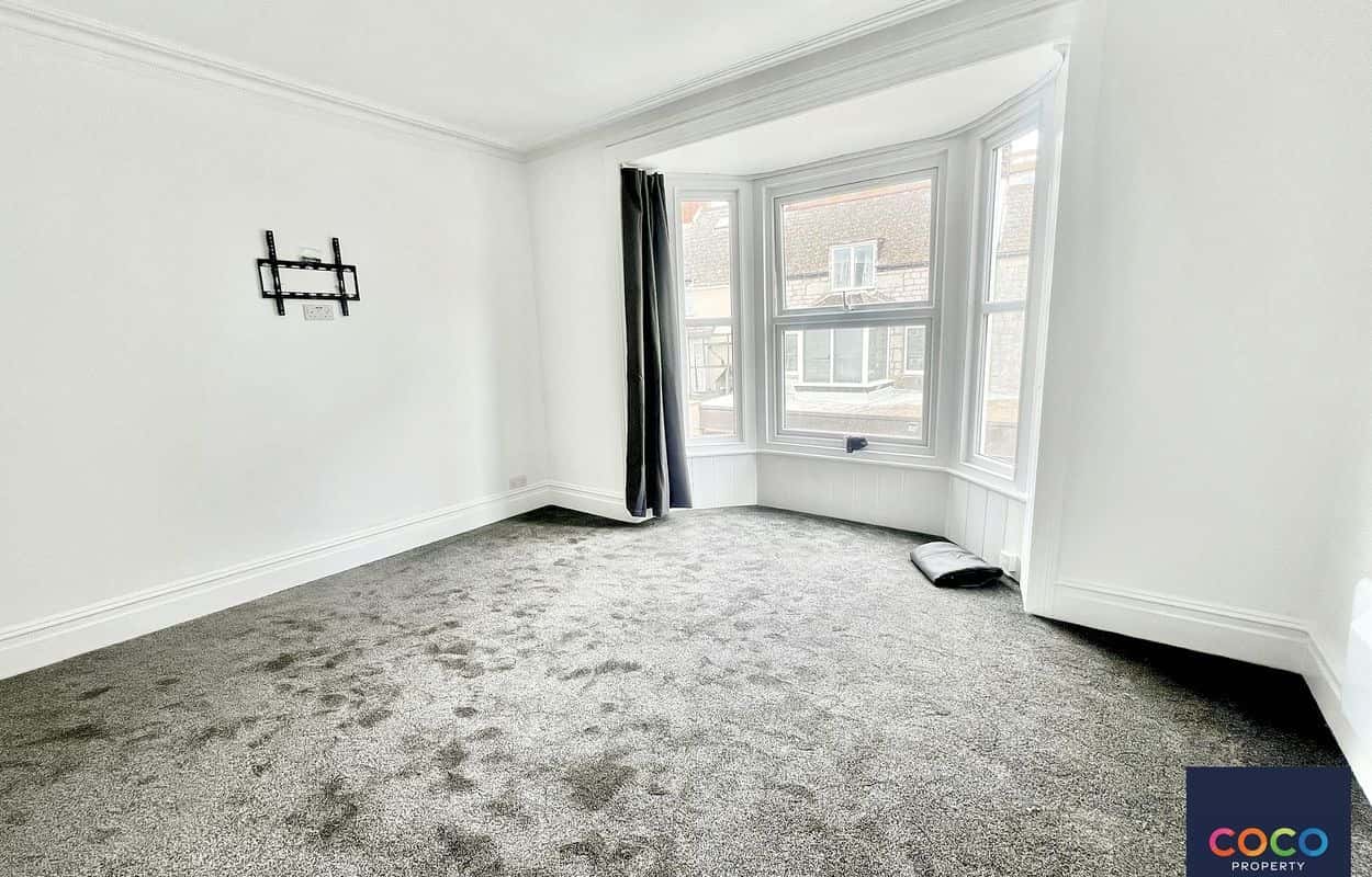 Charming Studio Apartment with Sea Views in Fortuneswell Property image 6