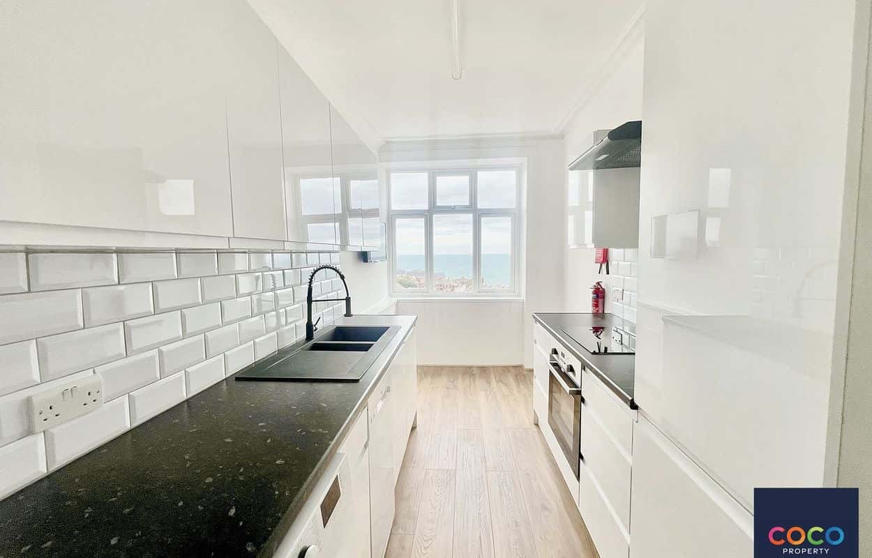 Charming Studio Apartment with Sea Views in Fortuneswell Property image 8