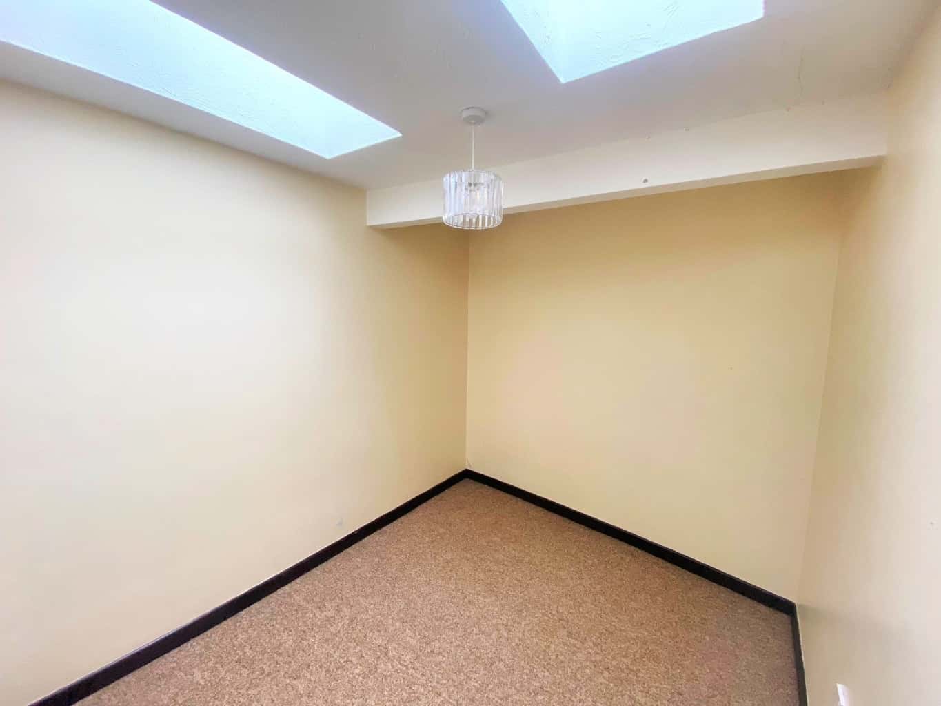 Stylish Two Bedroom First Floor Apartment in Portland Property image 5