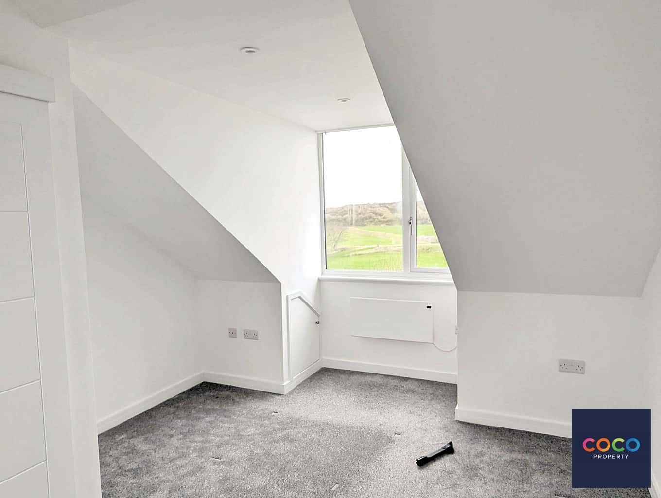 Spacious 2-Bed Apartment in Grove Road, Portland with Parking Property image 2