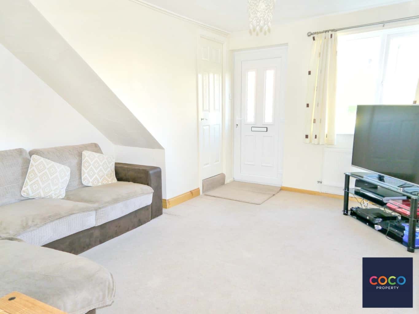 Charming 2-Bed House in Portland with Garage, Close to Amenities Property image 2