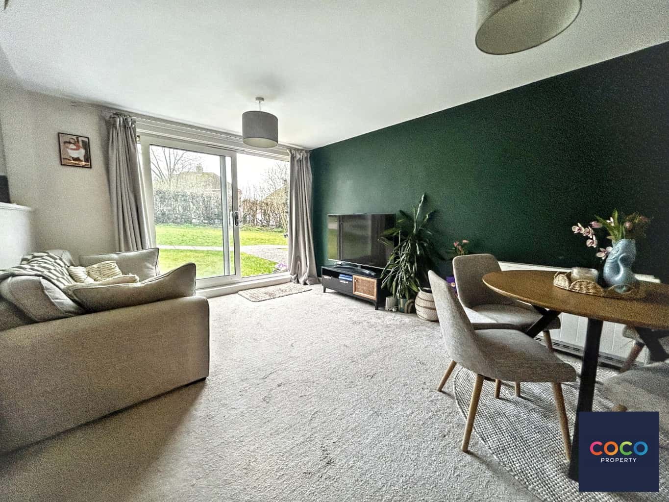 Charming 2 Bed Ground Floor Apartment with Garage & Garden in Dorchester Property image 4