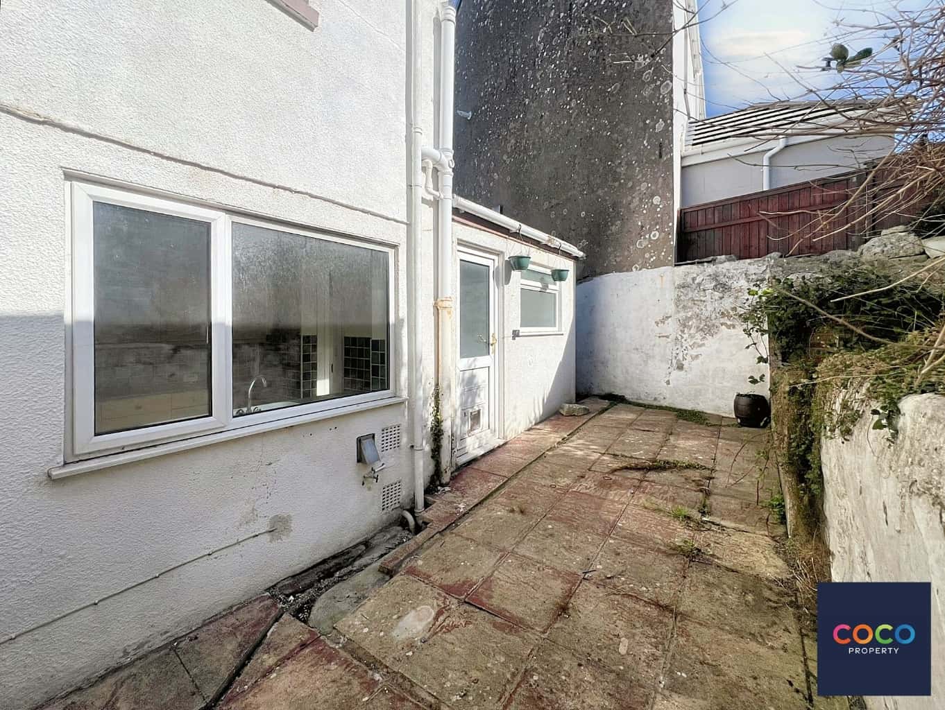 Charming 2-Bed House, Sea Views, Moments from Portland Beach Property image 3