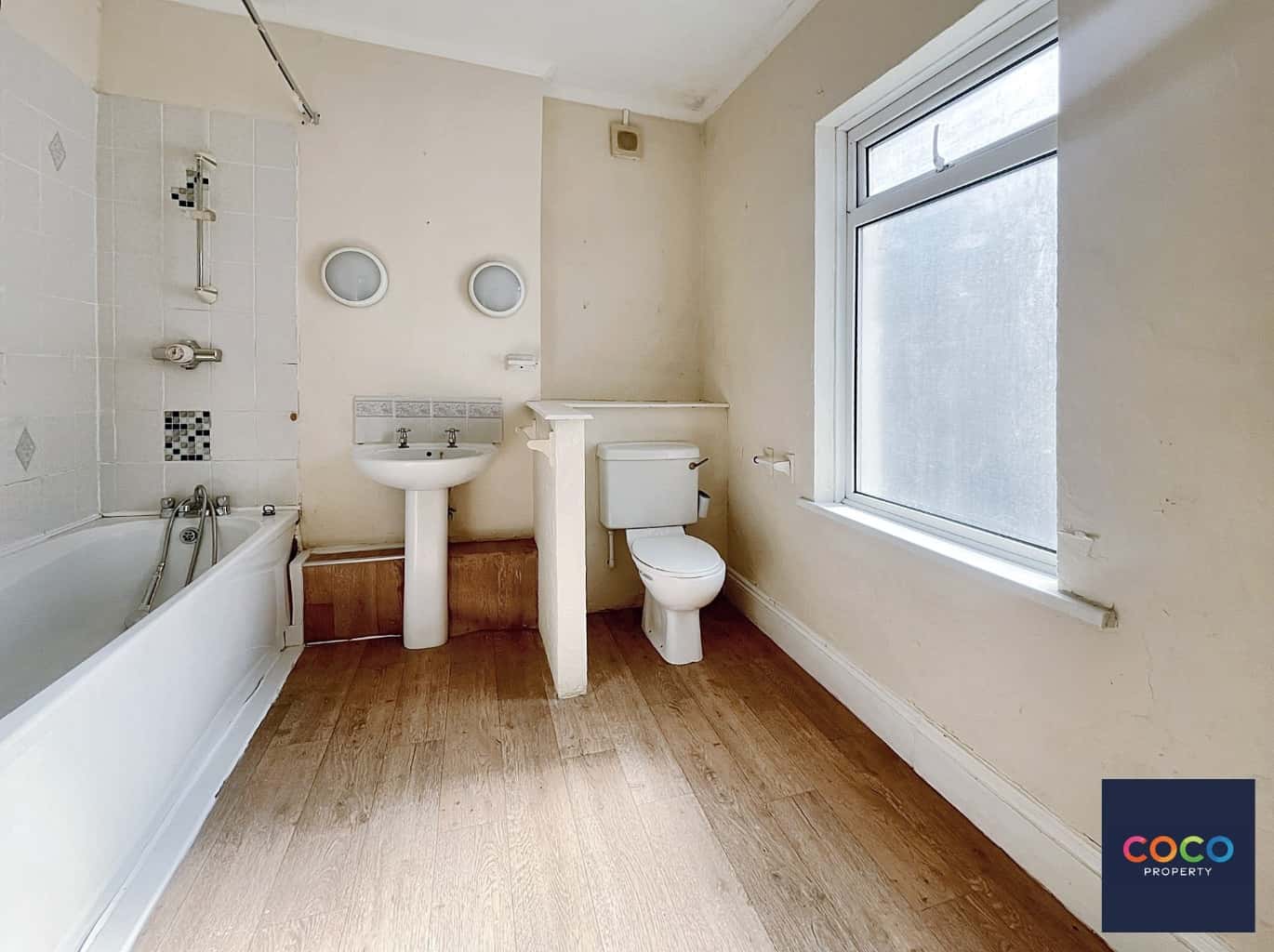 Charming 2-Bed House, Sea Views, Moments from Portland Beach Property image 8