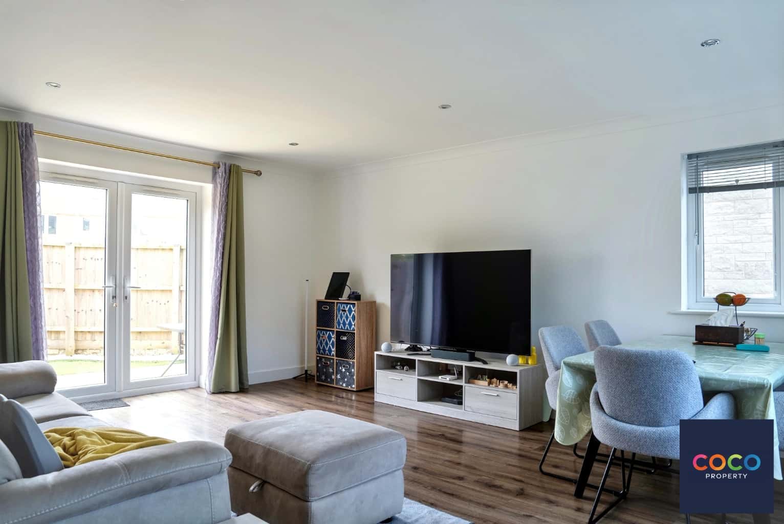 Modern 3-Bed Semi-Detached House in Portland with Garden & Parking. Property image 3