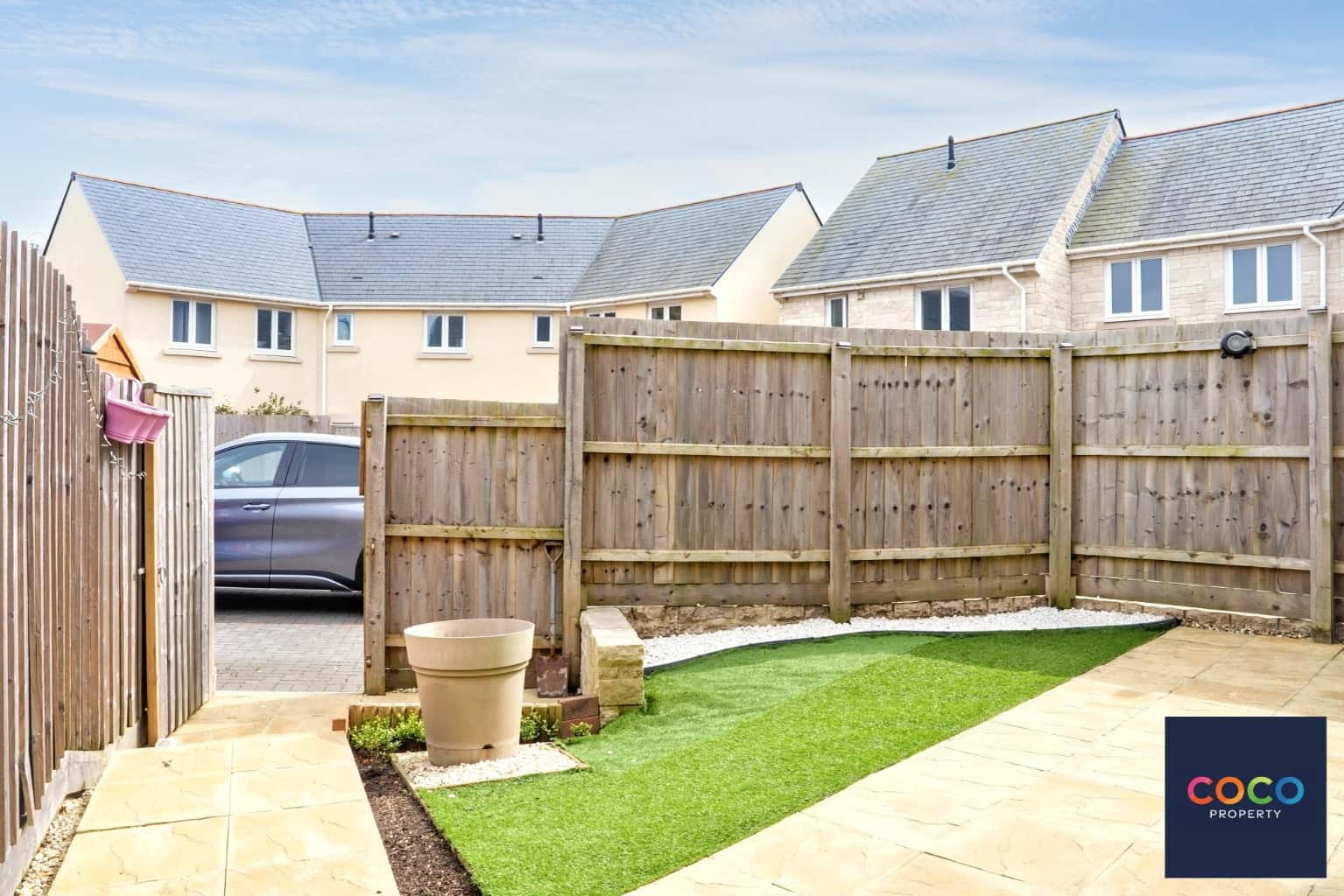 Modern 3-Bed Semi-Detached House in Portland with Garden & Parking. Property image 2
