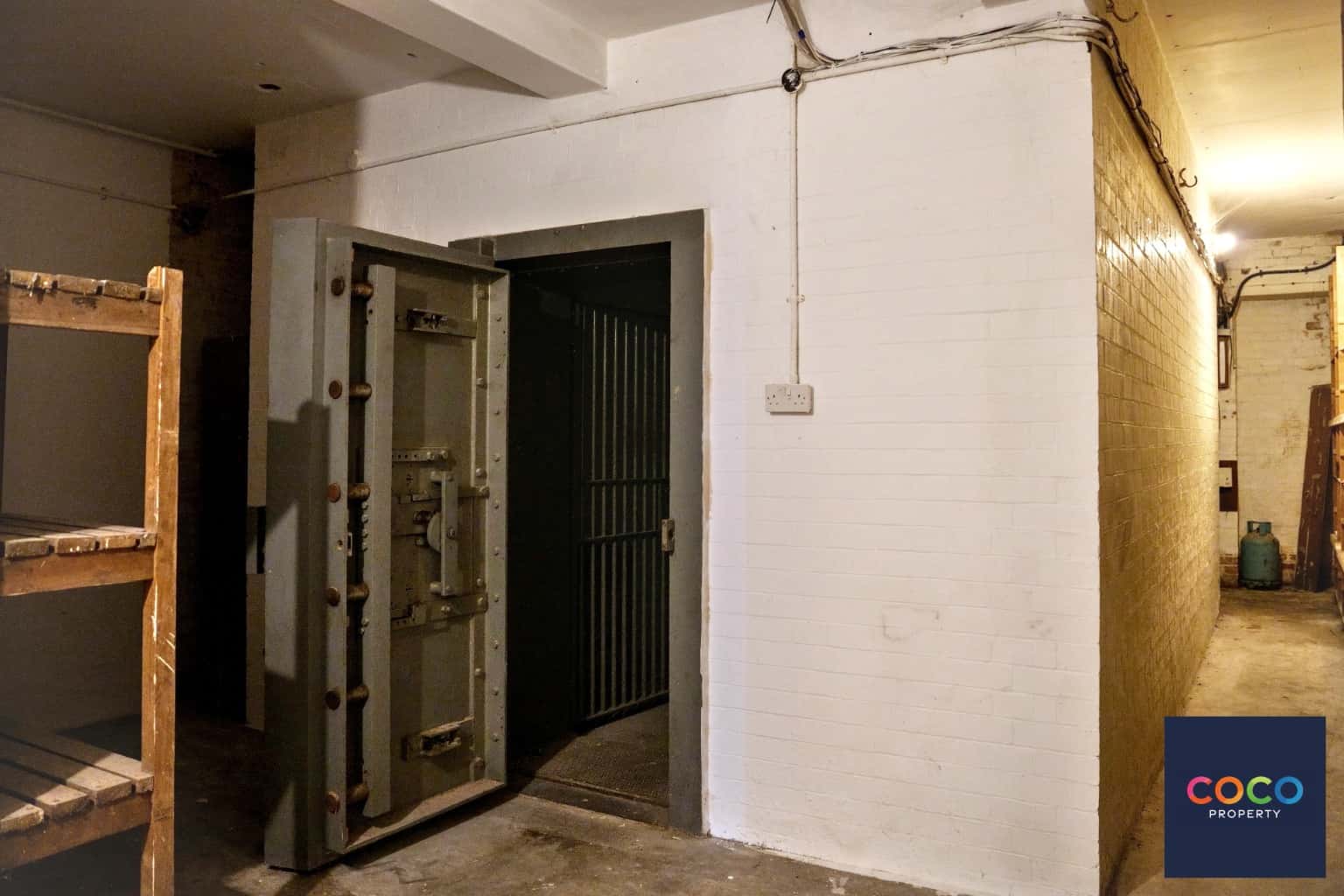 Period Split Level Maisonette with Garden, Bank Vault & No Forward Chain Property image 11