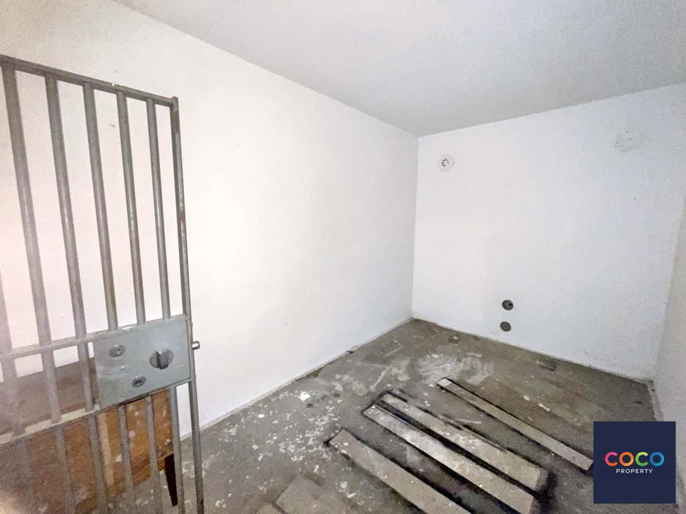 Period Split Level Maisonette with Garden, Bank Vault & No Forward Chain Property image 10