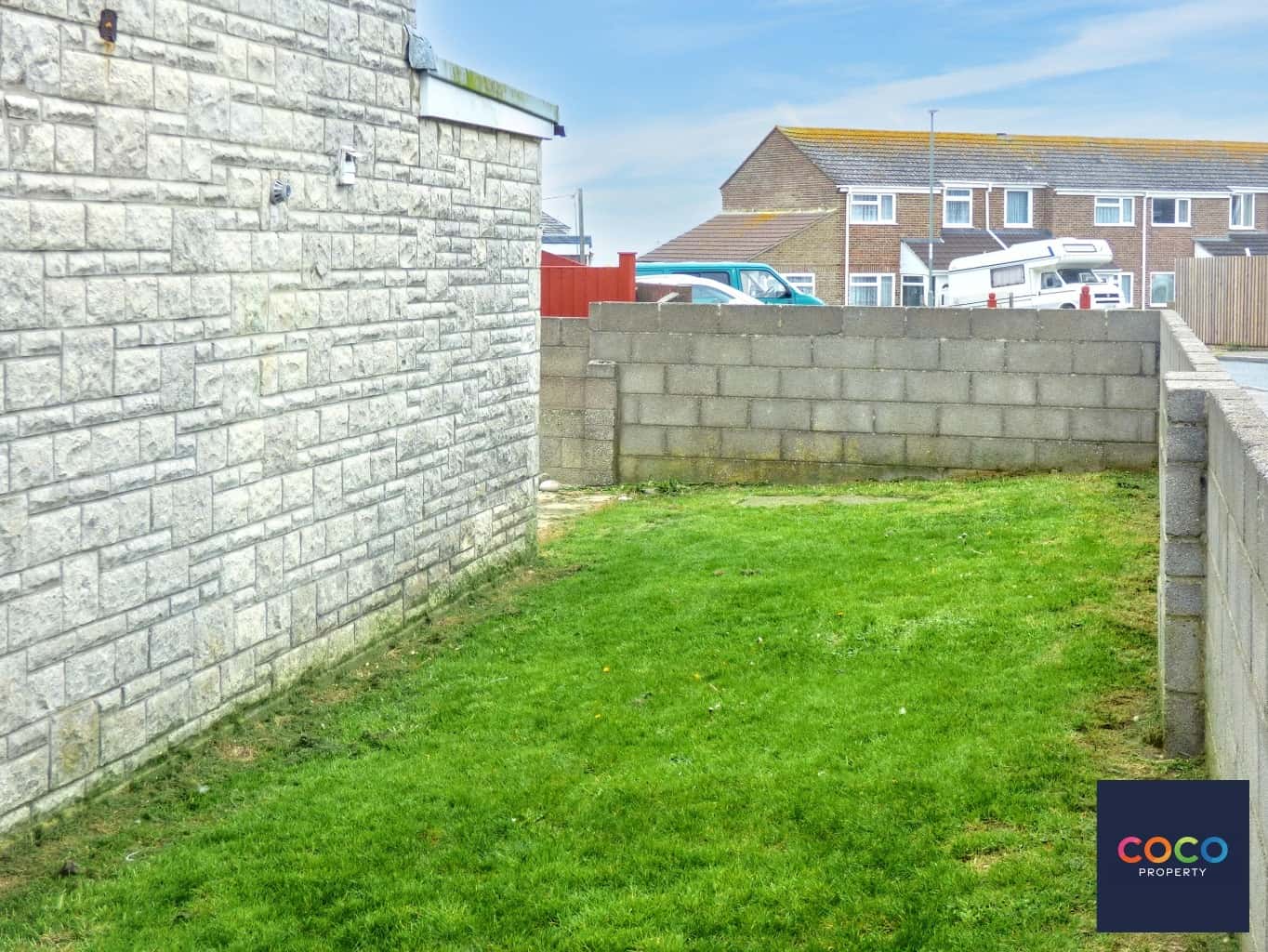 Spacious 4-Bed End-Terrace with Driveway & Garden on Portland Property image 6