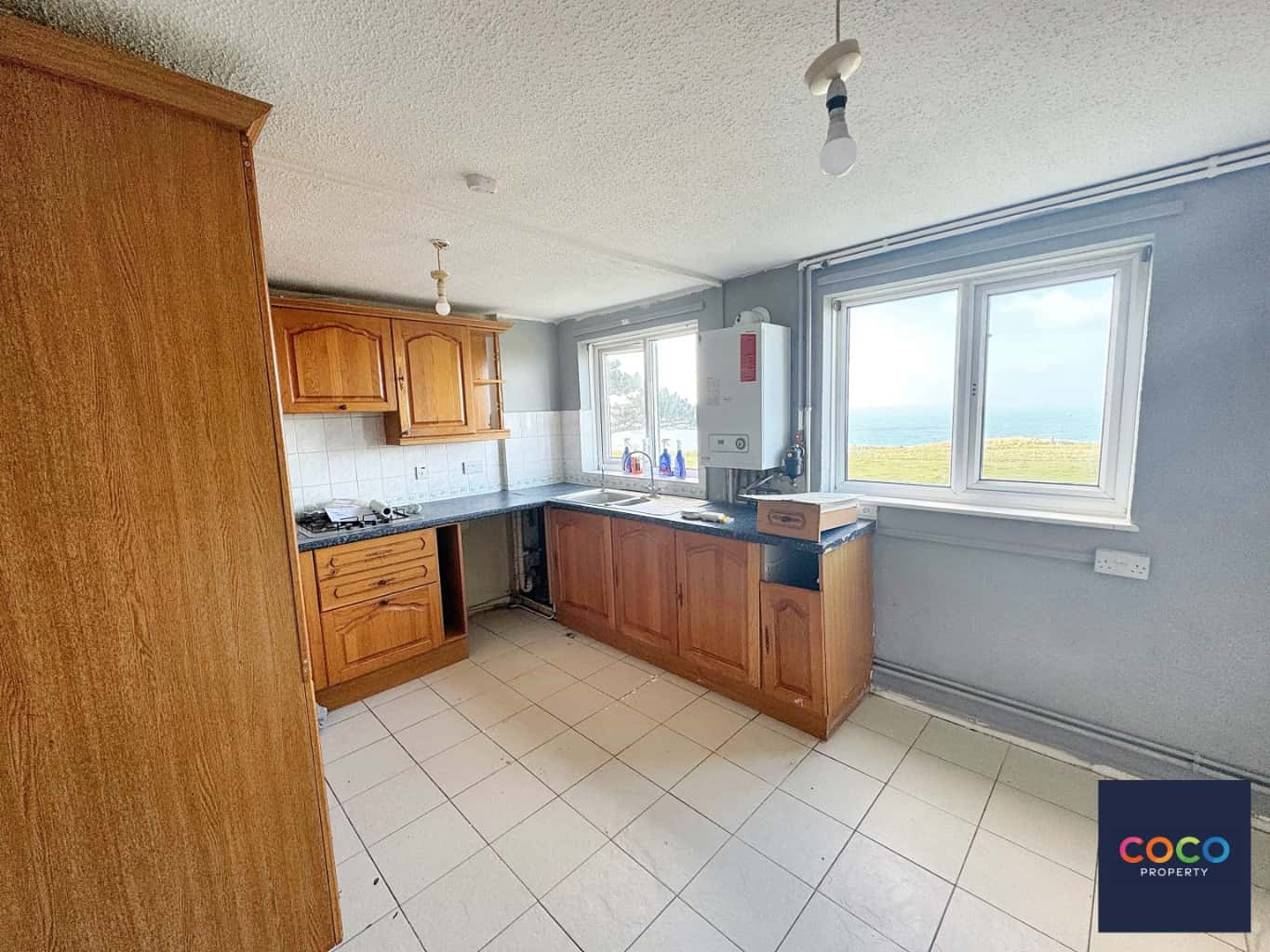 Charming 2-Bed Apartment with Balcony, Near Dorset's Coastline Property image 3