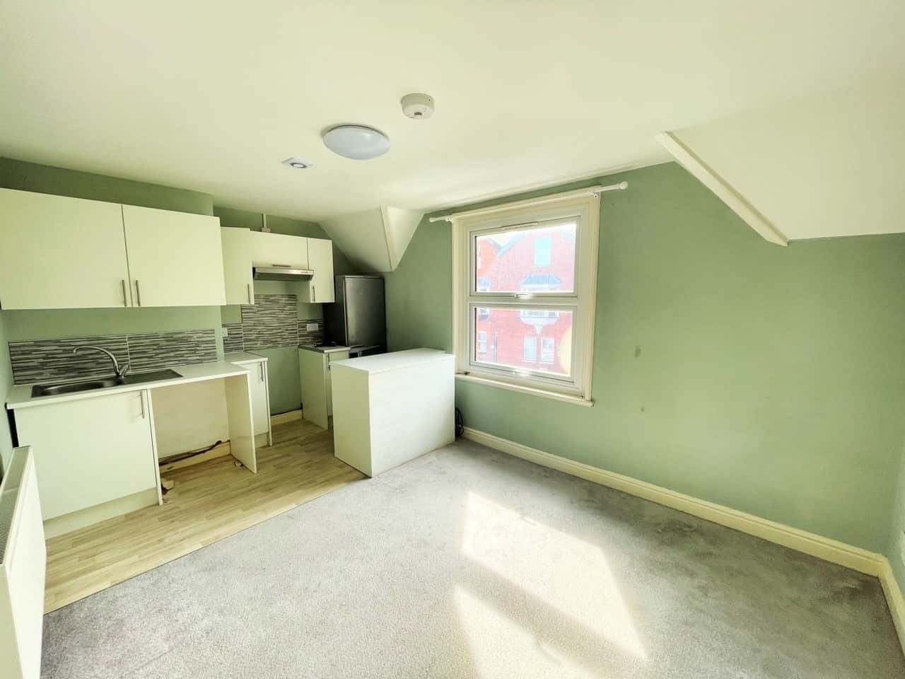 Marina Views: Well-Presented Two Bed Flat in Popular Chickerell Road Property image 2